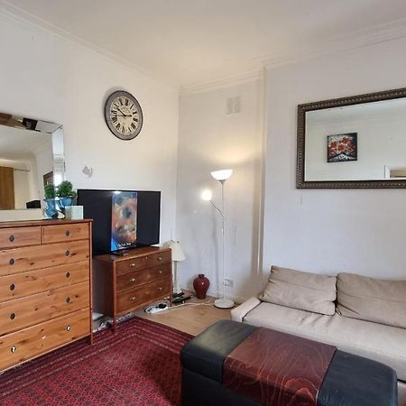 Extra Large One Bedroom Flat With Parking London Exterior foto