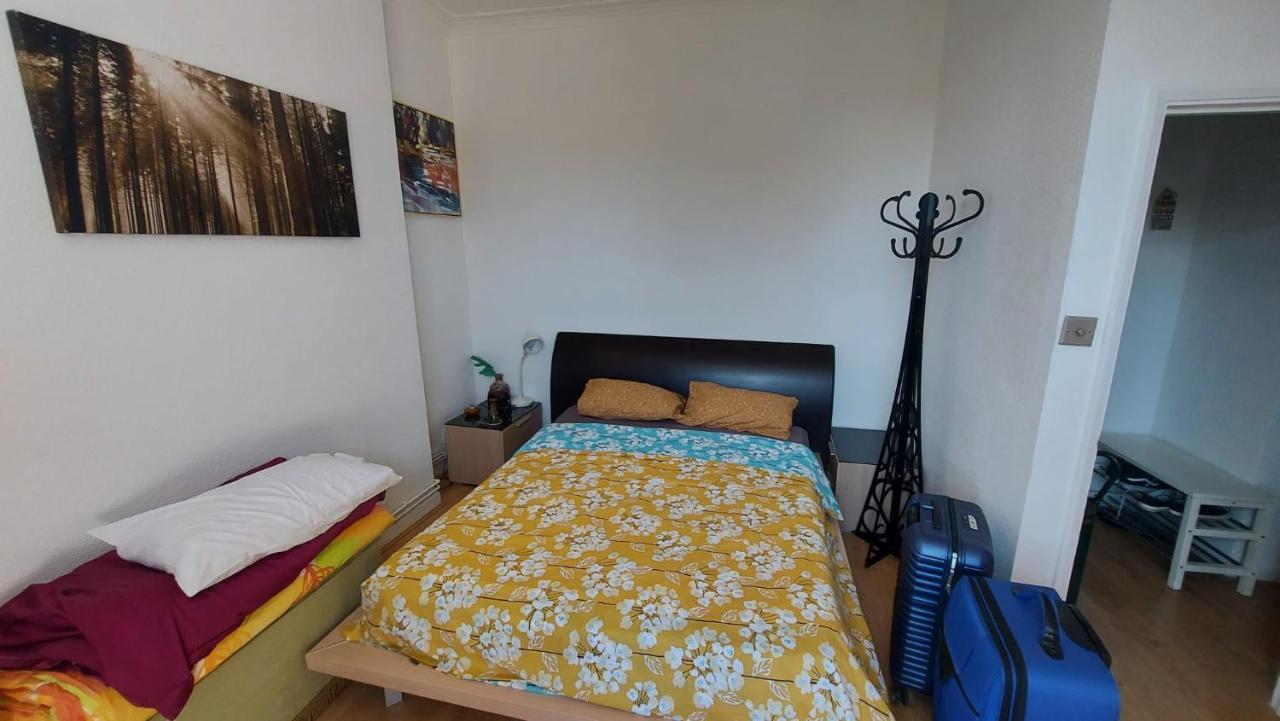 Extra Large One Bedroom Flat With Parking London Exterior foto