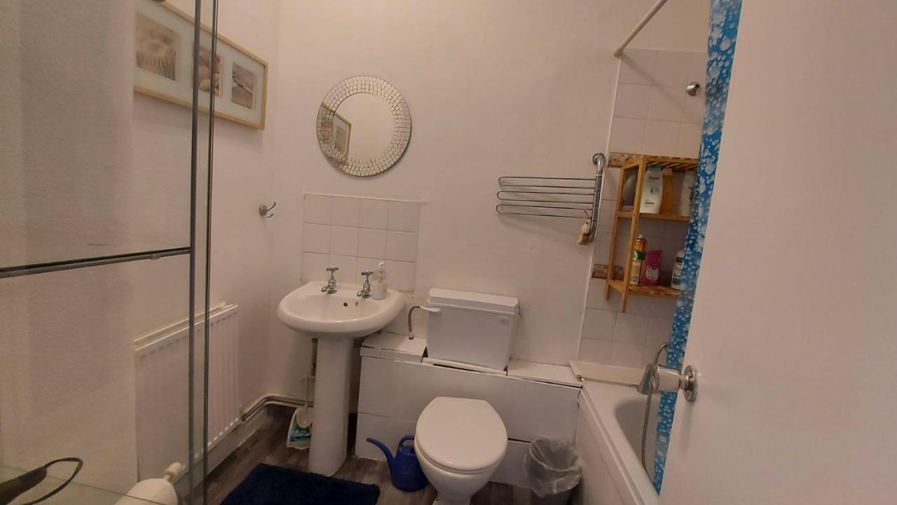 Extra Large One Bedroom Flat With Parking London Exterior foto