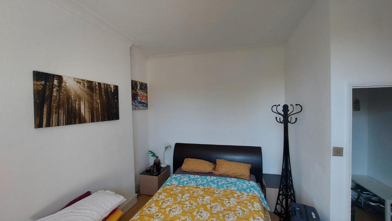 Extra Large One Bedroom Flat With Parking London Exterior foto