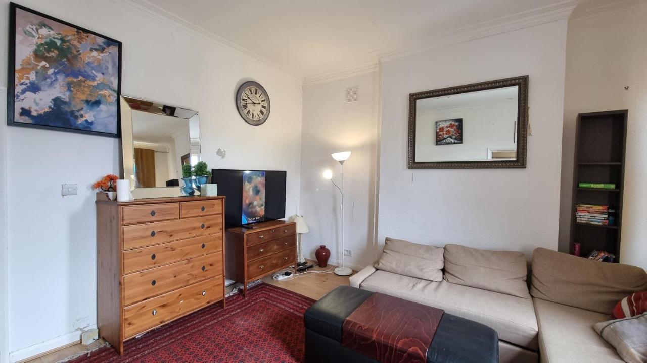 Extra Large One Bedroom Flat With Parking London Exterior foto