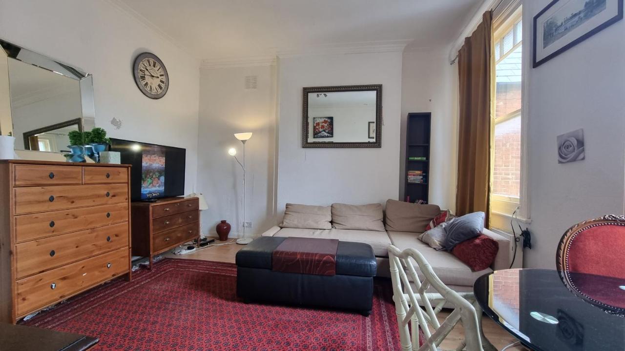 Extra Large One Bedroom Flat With Parking London Exterior foto
