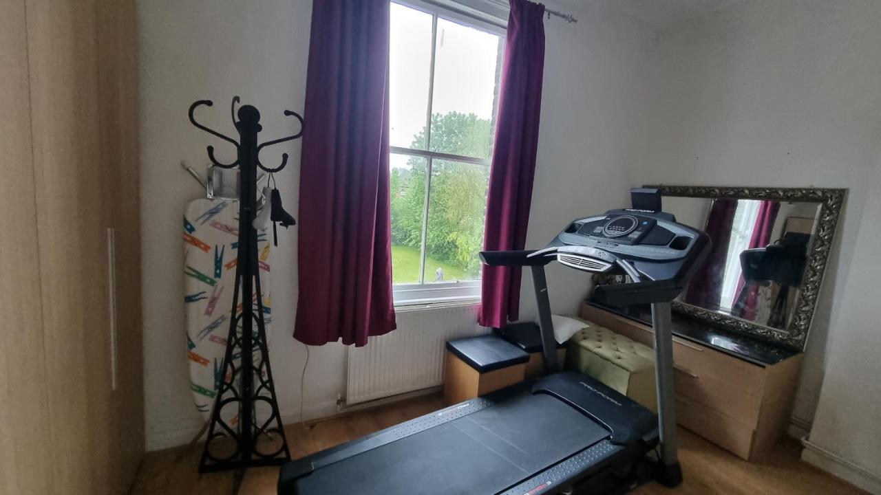 Extra Large One Bedroom Flat With Parking London Exterior foto